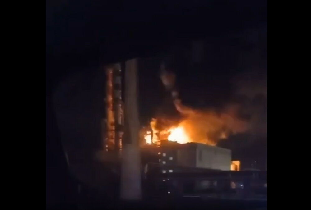 З'явились кадри з моментом вибуху на НПЗ ”Лукойл” у Волгограді