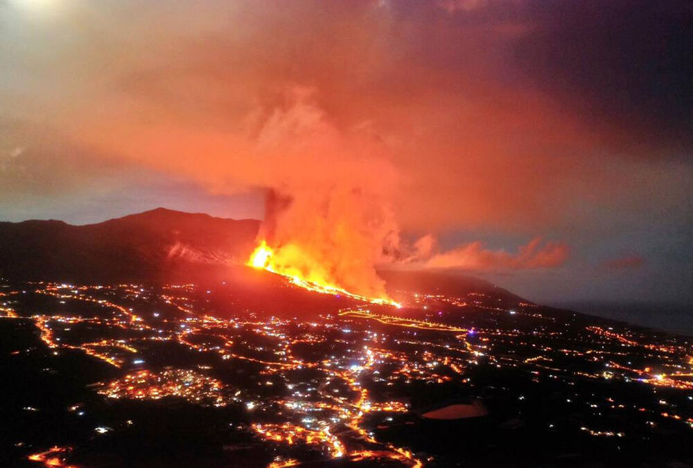 На Канарах отменили рейсы из-за извержения вулкана 