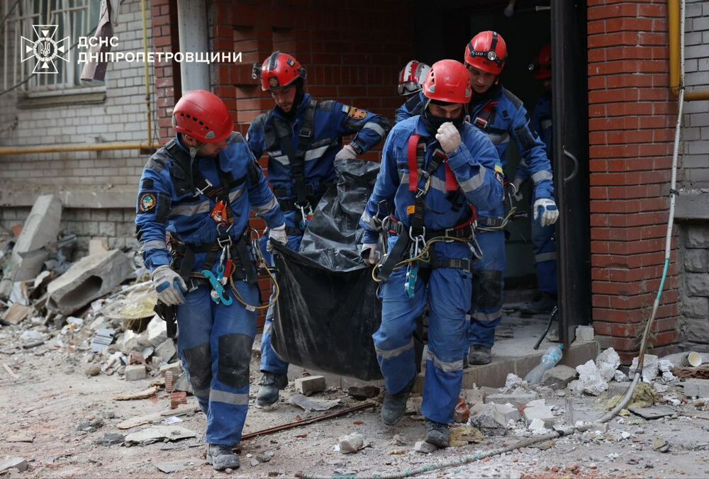 Из-под завалов многоэтажки в Днепре достали еще одного погибшего