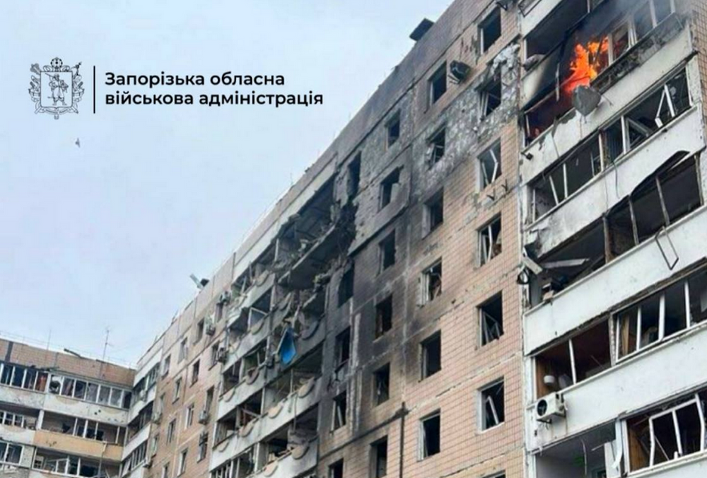 Россияне нанесли три удара по Запорожью и району: атакованы два жилых дома, под завалами могут быть люди