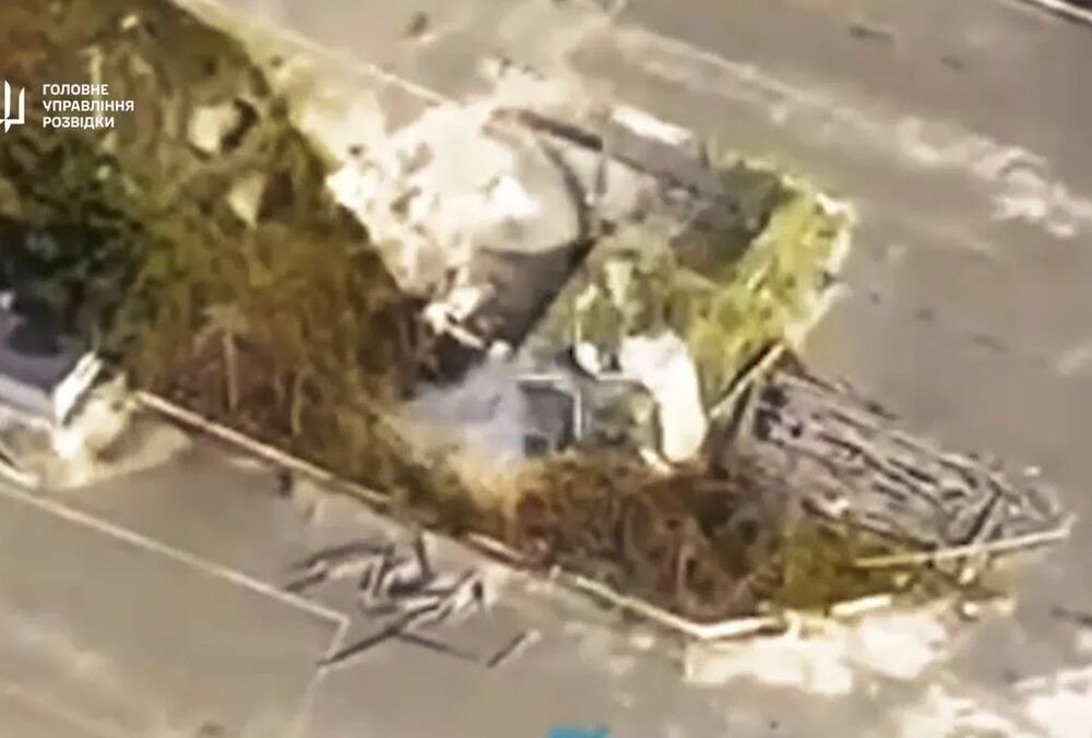 В ГУР показали видео атаки FPV-дронов по россиянам в Теткино