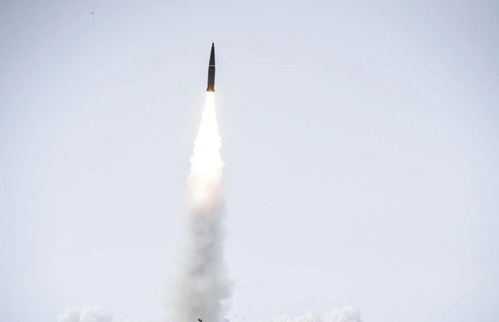 Оккупанты ночью атаковали объект инфраструктуры в Херсонской области: три человека пострадали 