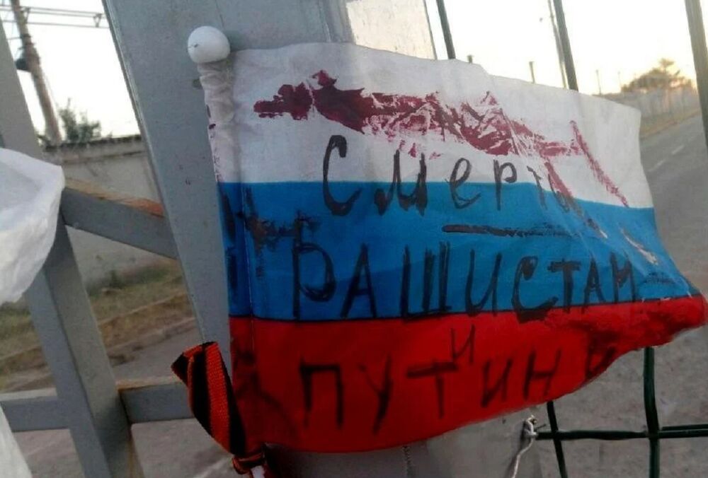  В Мариуполе ночью было неспокойно: в результате серии мощных взрывов в базу оккупантов есть ”прилет” 