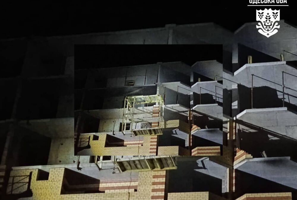 Российский беспилотник влетел в недостроенный дом в Одессе