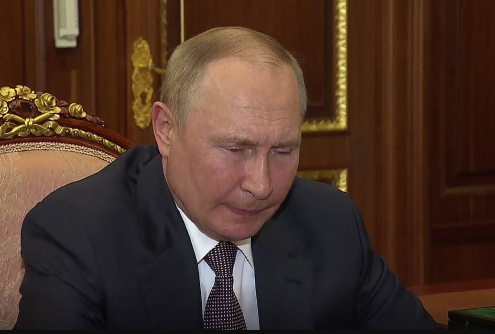 Историк рассказал о крайне тяжелой болезни Путина и как ему удается держаться 