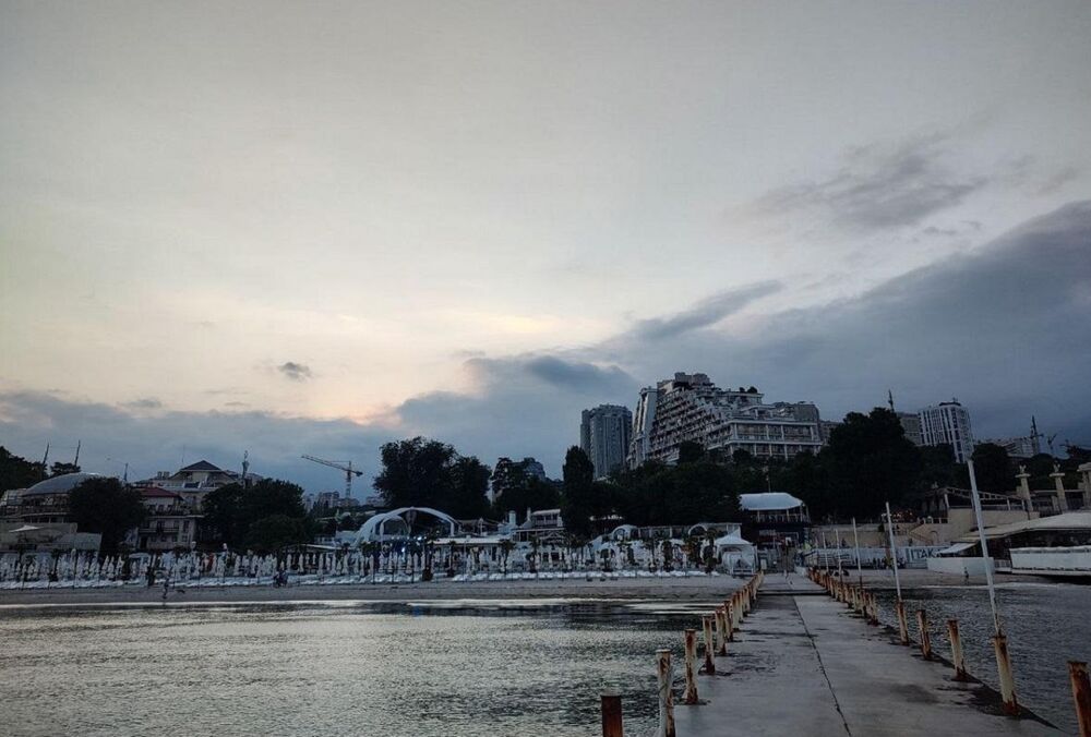 Рашисты в новогоднюю ночь ударили дронами-камикадзе по Одессе: возник пожар, известно о погибшем