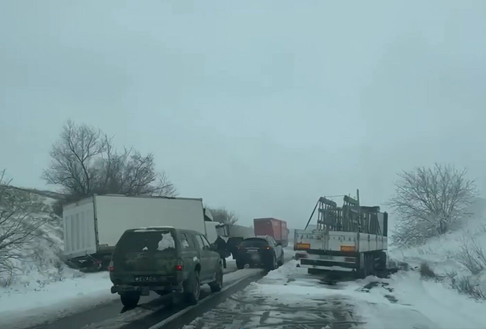 Українців просять не їздити трасою Миколаїв-Одеса, вона заблокована