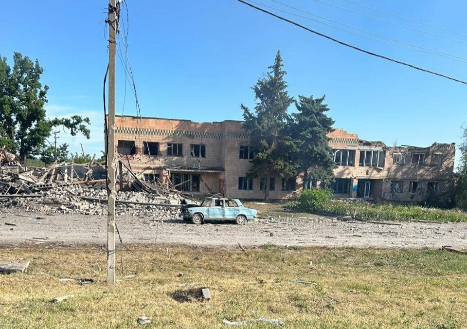 Російські військові кілька разів обстріляли Дробишеве на Донеччині: є жертви