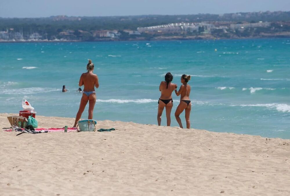 В Испании известный курорт ввел ограничения на туристов 