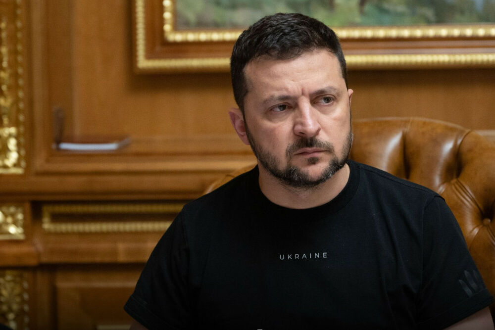 Зеленский ввел изменения в состав СНБО и Ставки Зеленский ввел изменения в состав СНБО и Ставки