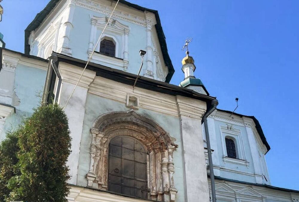 Російський дрон атакував головний собор Сум: старовинна будівля пошкоджена