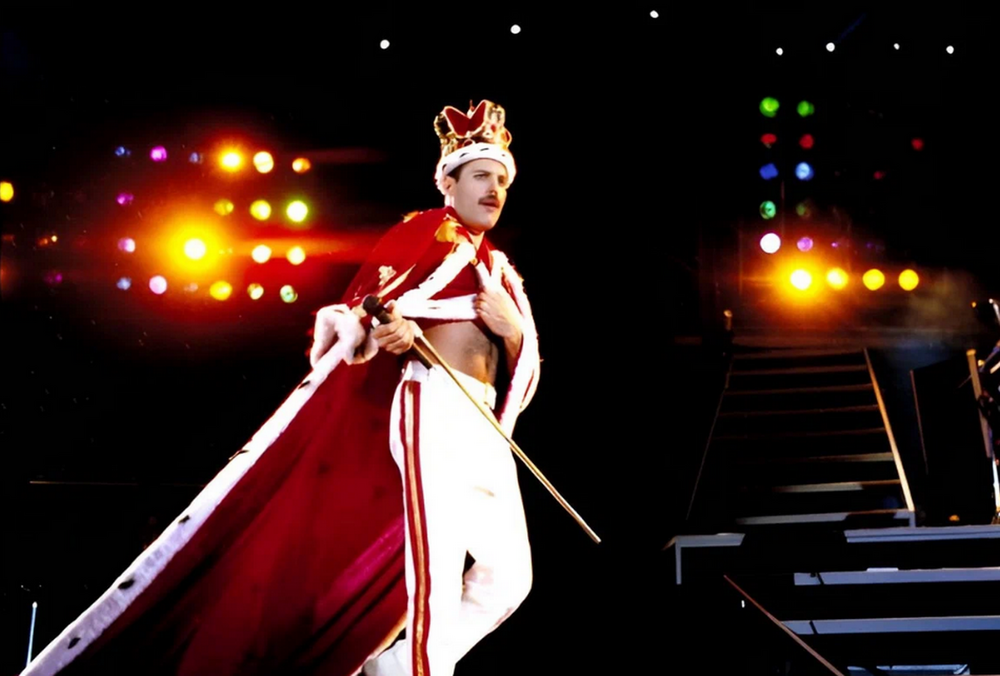 Легендарну корону та мантію Фредді Мерк'юрі продадуть з аукціону