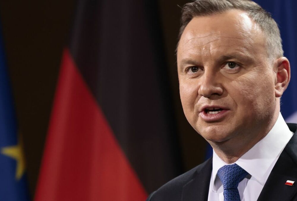 Дуда считает, что объемы поставок боеприпасов Украине нужно существенно увеличить