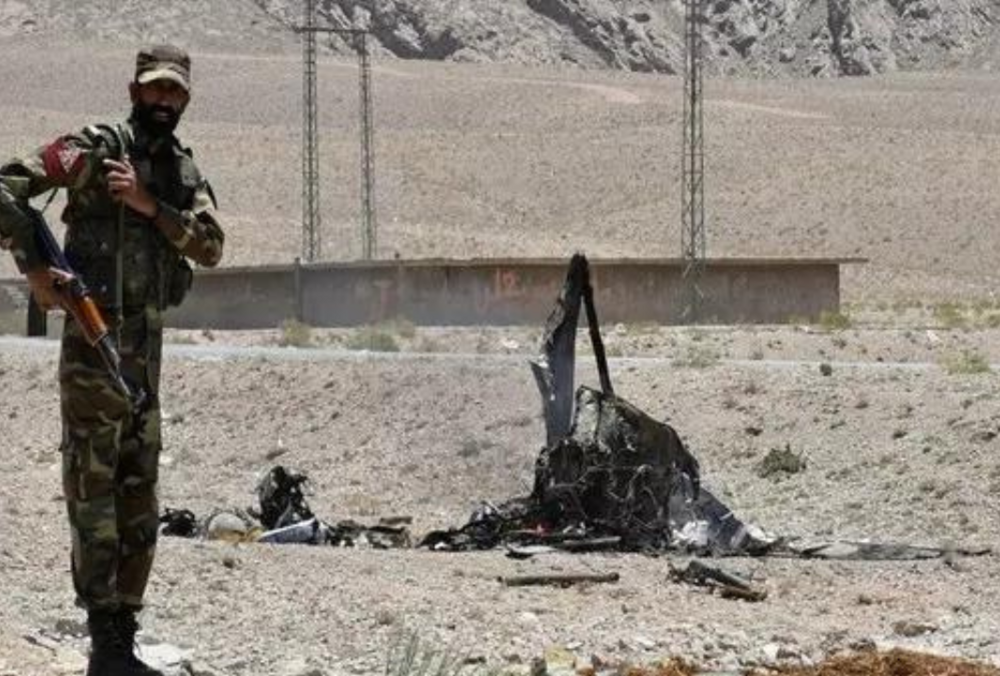 В Пакистане смертник на грузовике атаковал военных
