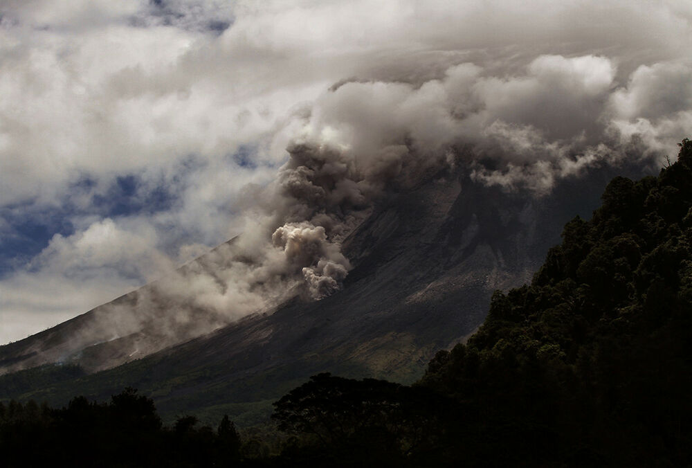 В Індонезії через виверження вулкана загинули альпіністи