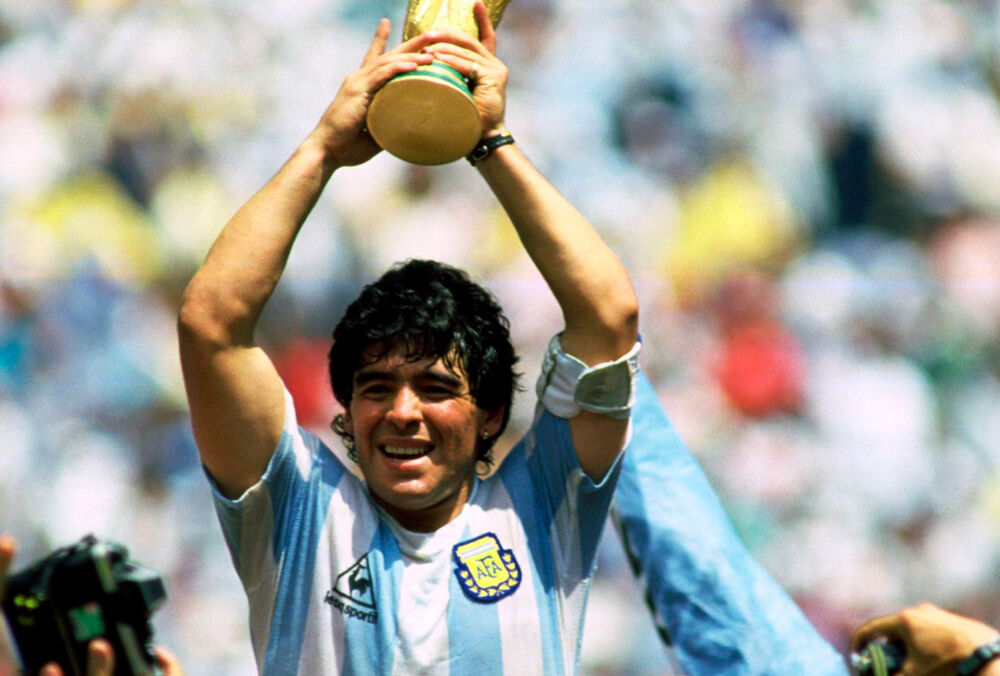Кращий гол XX століття: світ переглядає шедевр Дієго Марадони на ЧС-1986, - ВІДЕО Кращий гол XX століття: світ переглядає шедевр Дієго Марадони на ЧС-1986, - ВІДЕО