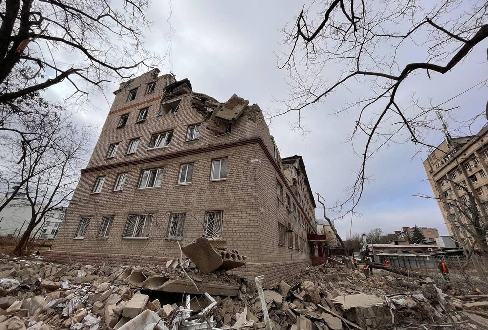 Росіяни вдарили ракетами по Краматорську: кадри з місць обстрілу