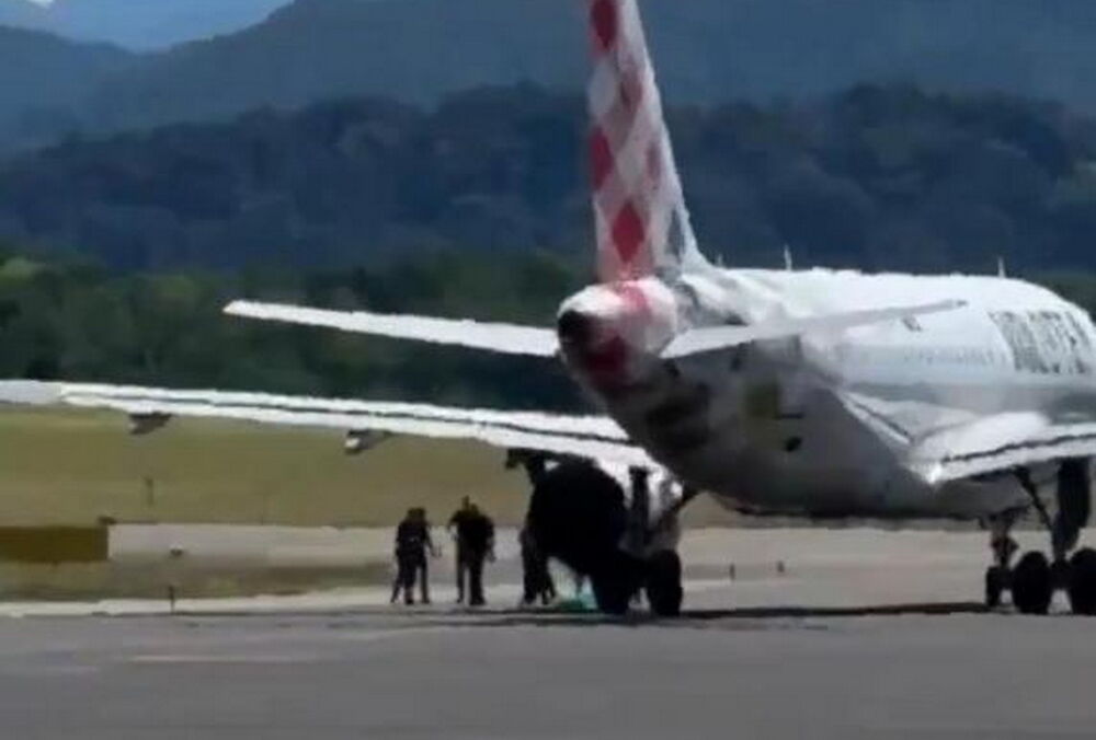 В Італії чоловік наклав на себе руки, кинувшись у двигун літака в аеропорту