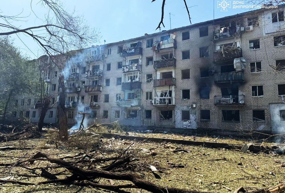 Спасатели показали последствия обстрела Павлограда: число раненых выросло до 40