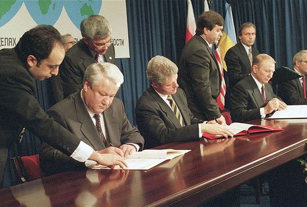 В Укрпочте задумались о выпуске марки ”Будапештский меморандум - это х*йня”