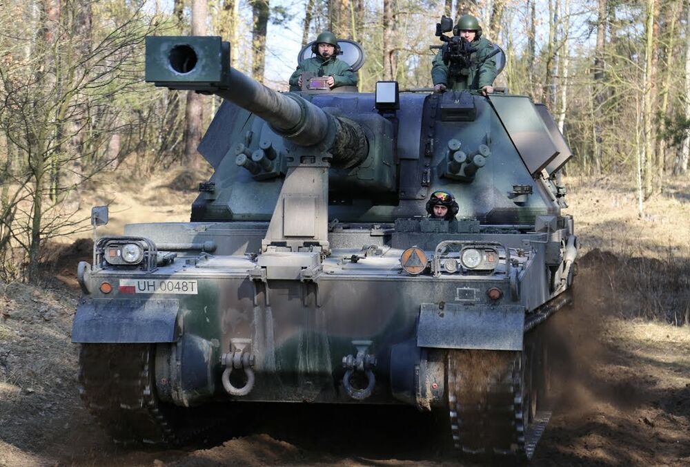Україна отримає від Польщі 18 самохідних гаубиць AHS Krab