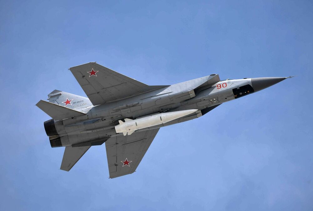 В Беларуси взлетели МиГи, возможен запуск ракет ”Кинжал”