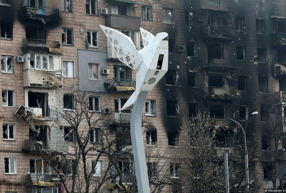 Оккупанты вывозят из Мариуполя в Россию стройматериалы