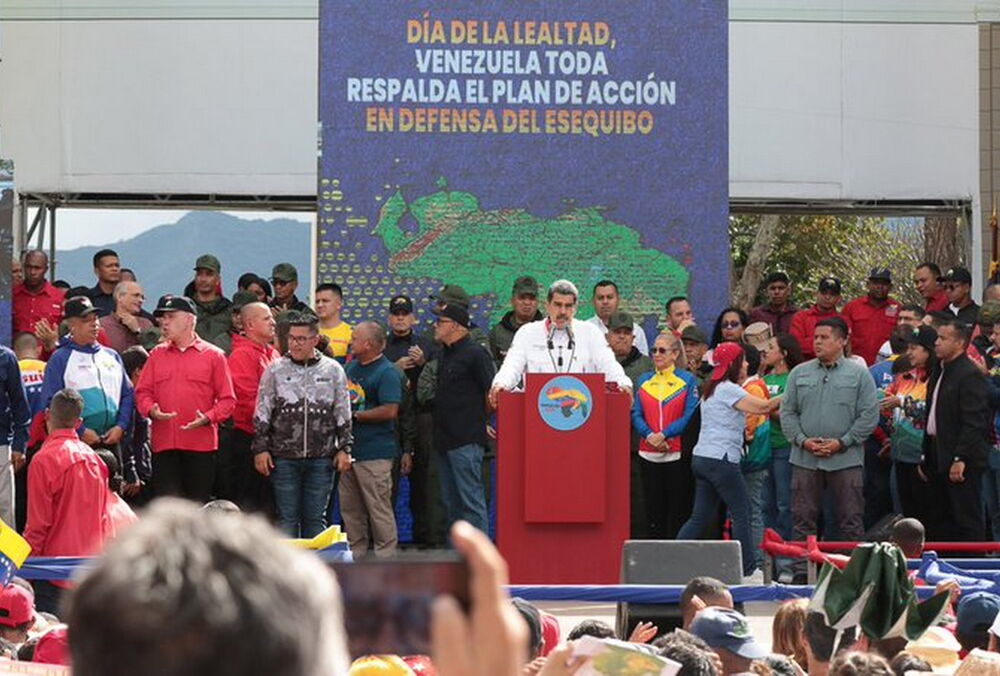 Президент Венесуели підписав укази про анексію частини Гаяни