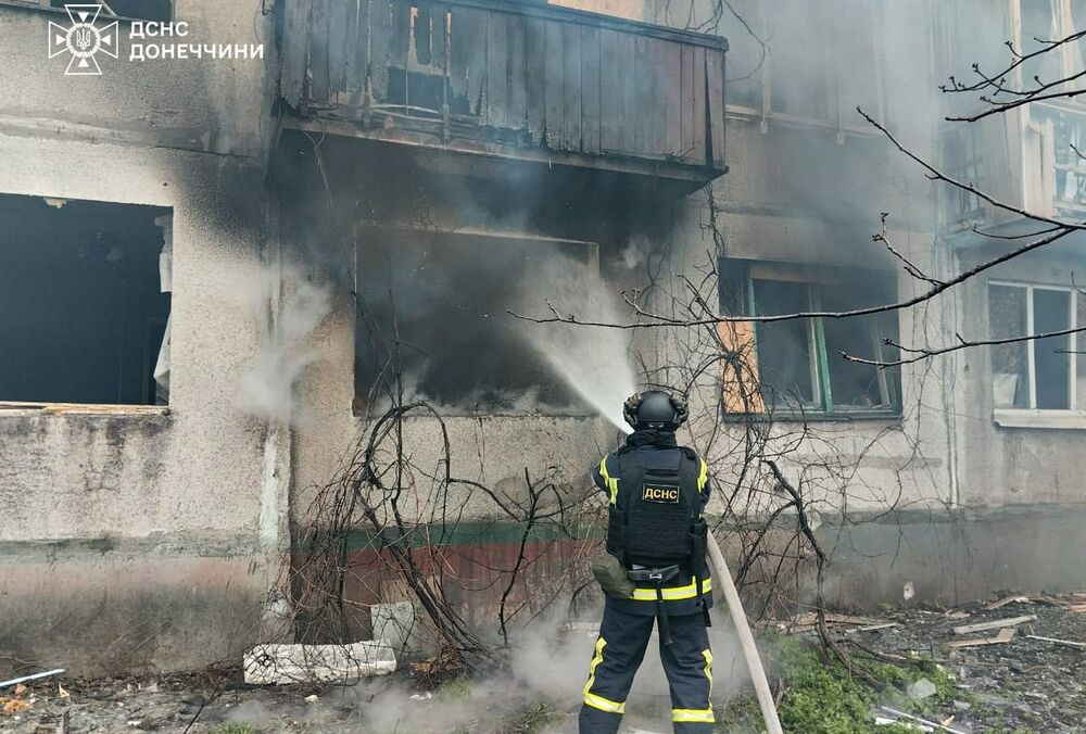 Росіяни вдарили по житлових будинках у Покровському районі