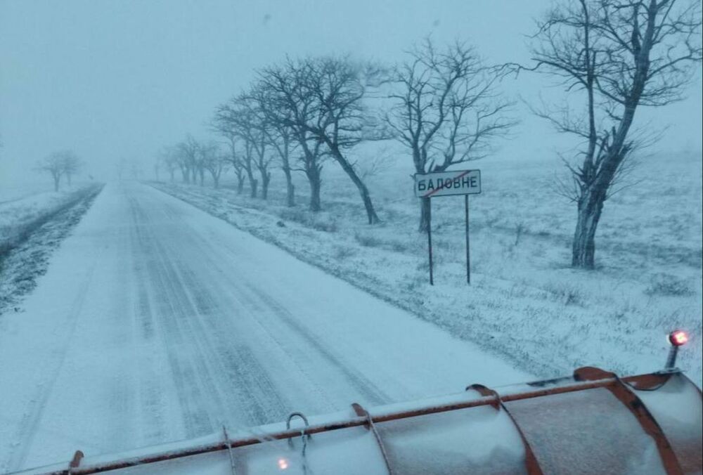 На Миколаївську область обрушився сніговий шторм: рух на трасах ускладнений