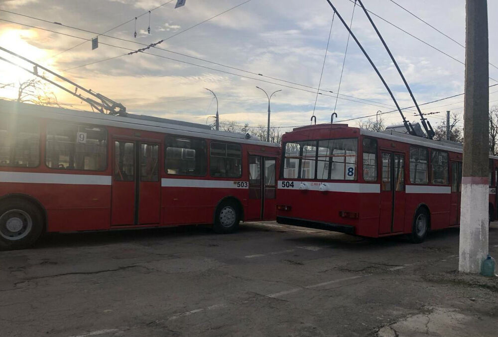 Через обстріли у Херсоні не працює електротранспорт