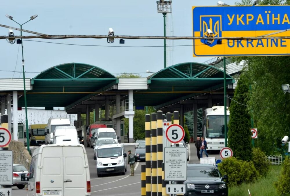 Польские фермеры отказались пропускать любые грузовики в пункте пропуска ”Шегини”