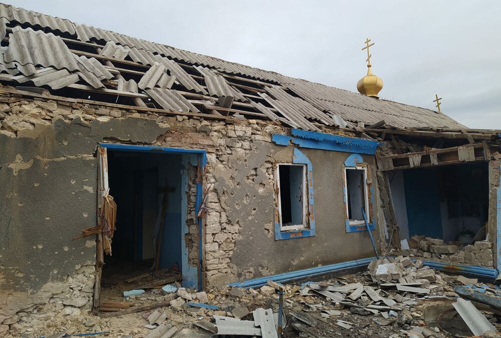 Оккупанты заселяются в дома местных в Алешках и Новотроицком