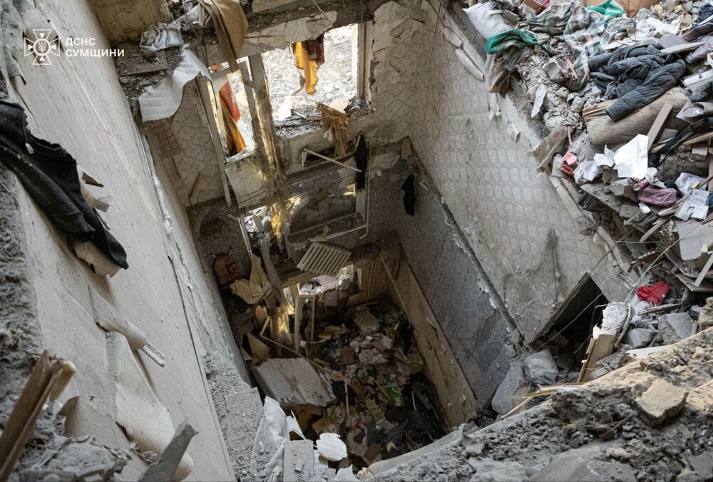 Число жертв російського удару по житловому будинку в Сумах зросло до 4