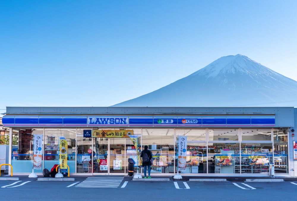 В Японии закроют сеткой вид на гору Фудзи из-за толп туристов