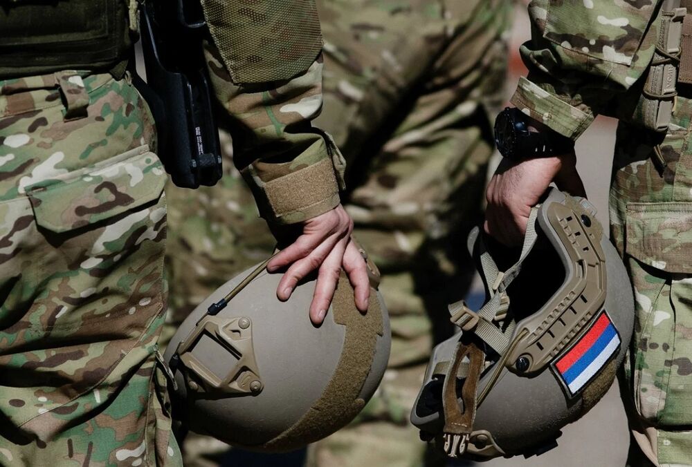 Российские военные обстреляли гражданский автомобиль в Курской области, - соцсети