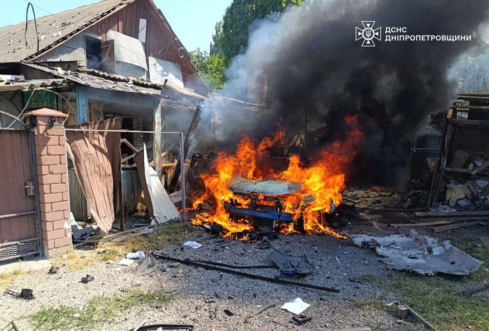 Росіяни вдарили БПЛА по легковому авто в Нікополі, є загиблий (фото)