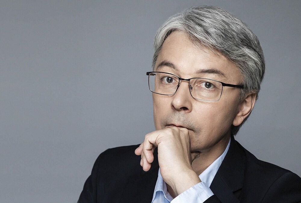 Відставка Ткаченка відкладається: президент попросив міністра попрацювати ще Відставка Ткаченка відкладається: президент попросив міністра попрацювати ще