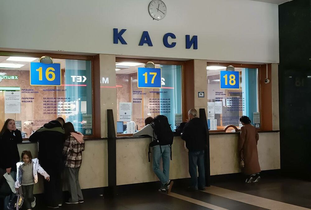 У роботі додатку та сайту УЗ збої через підвищене навантаження: на вокзалах відкривають додаткові каси У роботі додатку та сайту УЗ збої через підвищене навантаження: на вокзалах відкривають додаткові каси