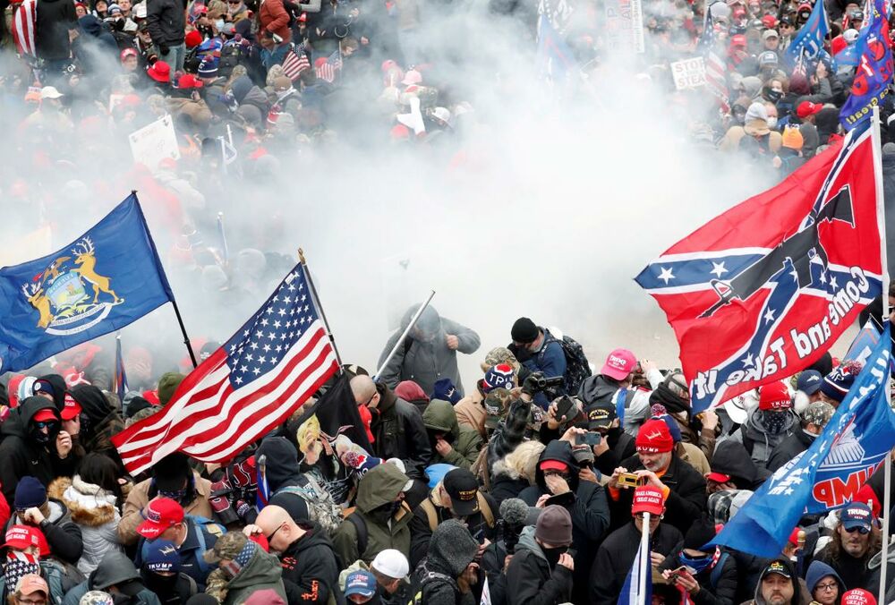 Протесты в США: Трамп дал обещание мирно передать власть Байдену