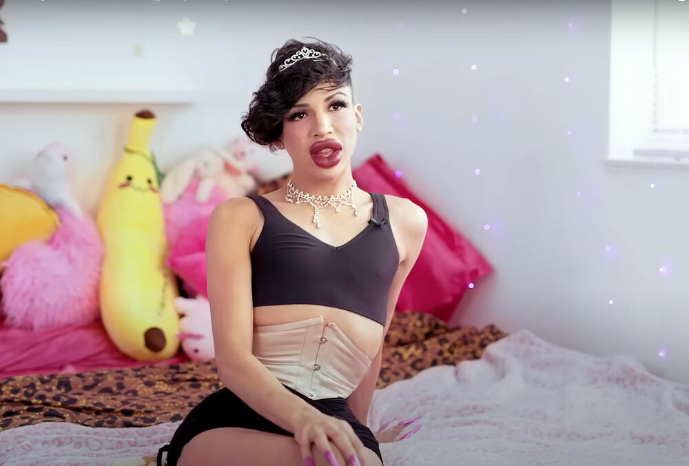 Продовжу, доки губи не луснуть: чоловік витратив $100 тисяч, щоб бути схожим на ляльку (відео)