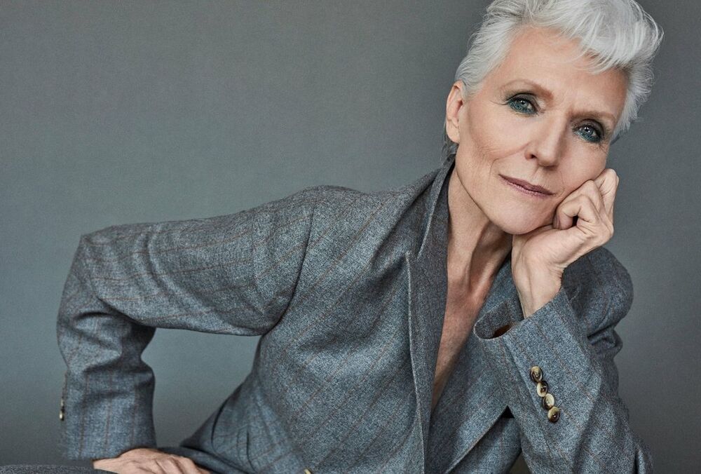 Мать Илона Маска похвасталась новым платьем от украинского дизайнера 