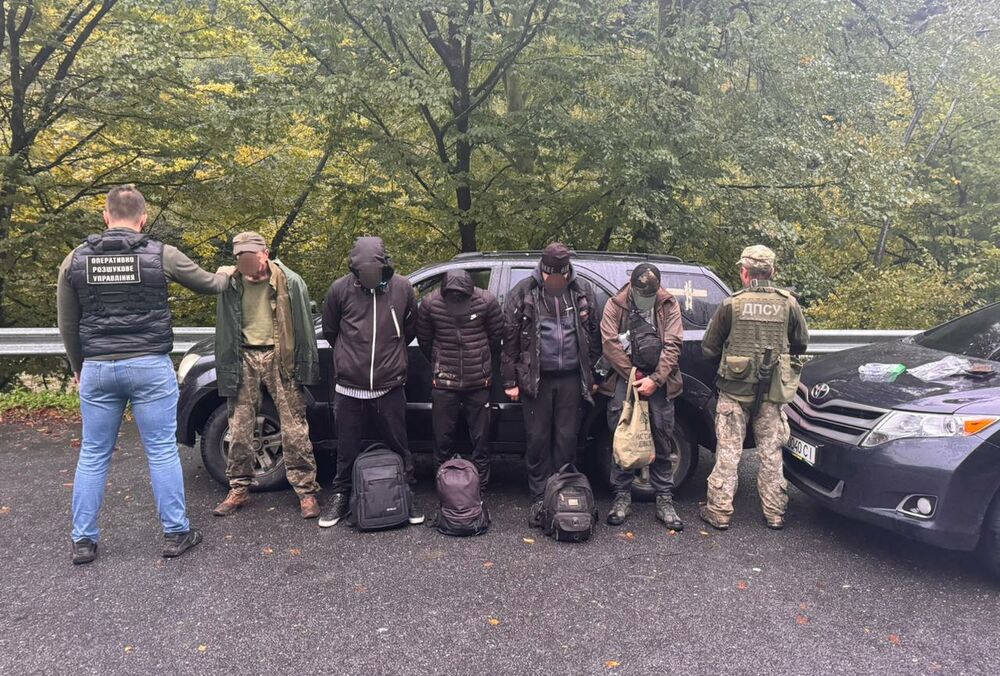 На границе задержали автомобиль с уклонистами