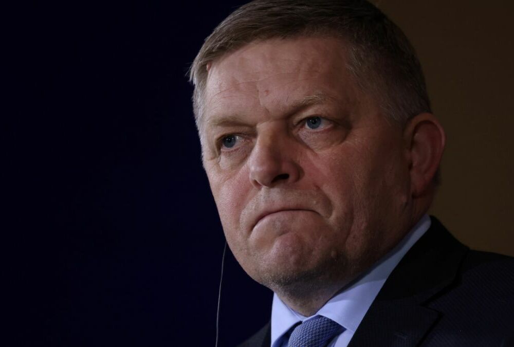 Фицо угрожает Украине остановить поставки электроэнергии из Словакии