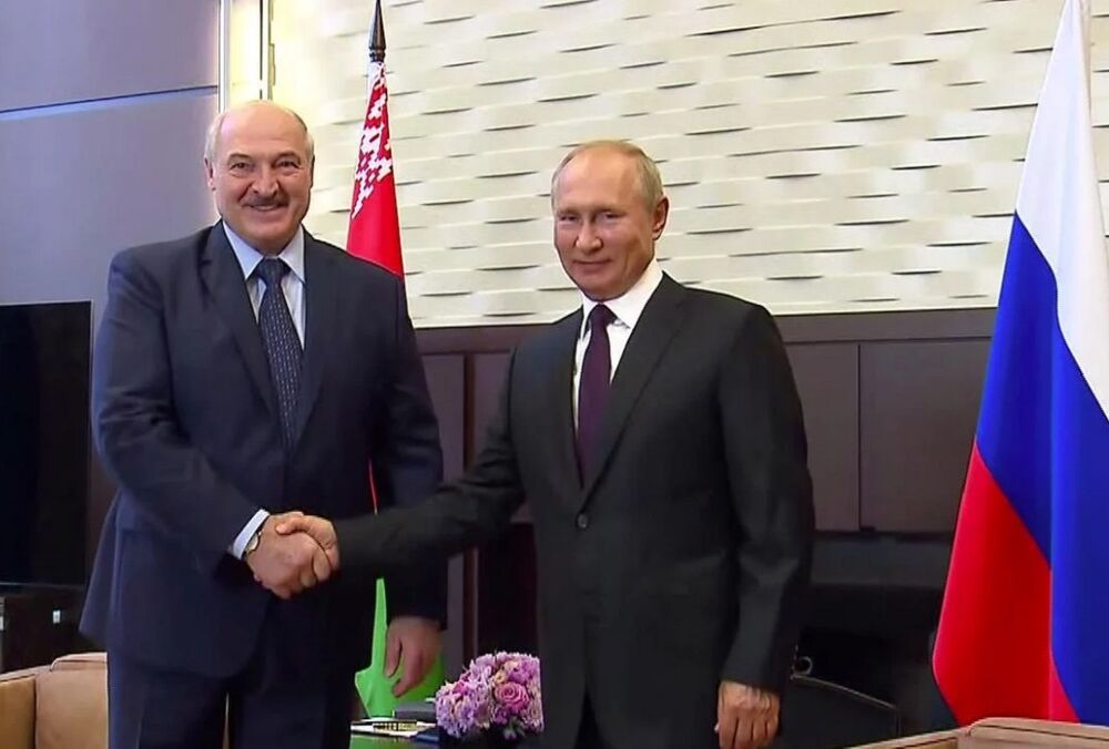 ЗМІ: у Лукашенка відмовляються платити РФ за газ у рублях