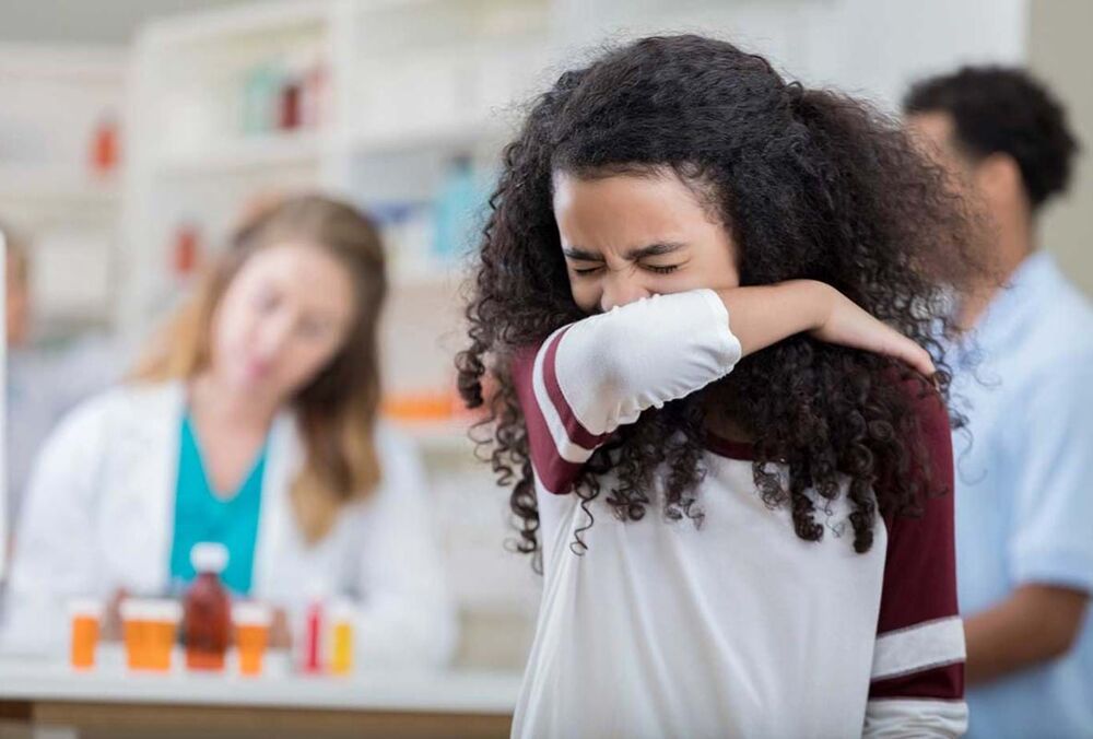 Комаровский рассказал, как нужно правильно чихать