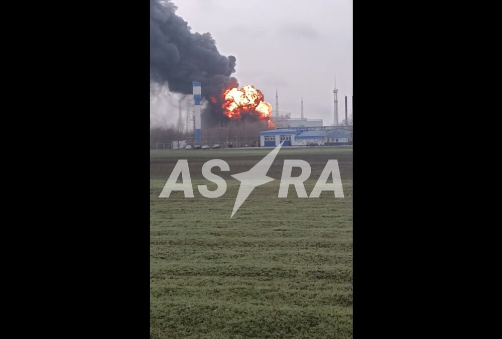 Площа пожежі на нафтобазі в Краснодарському краї збільшилася вдвічі