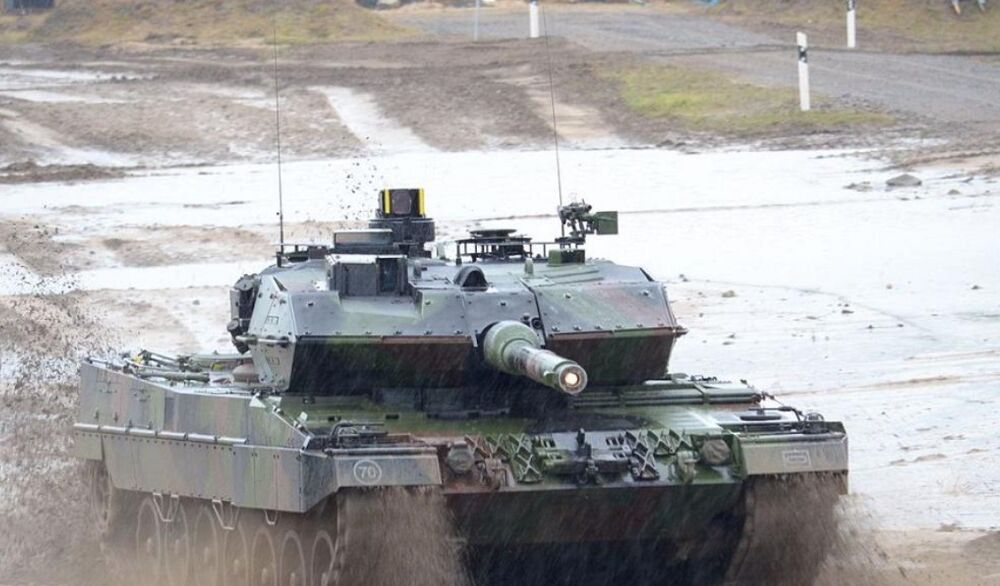 Главы МИД стран ЕС в Брюсселе обсудят передачу танков Leopard в Украину 