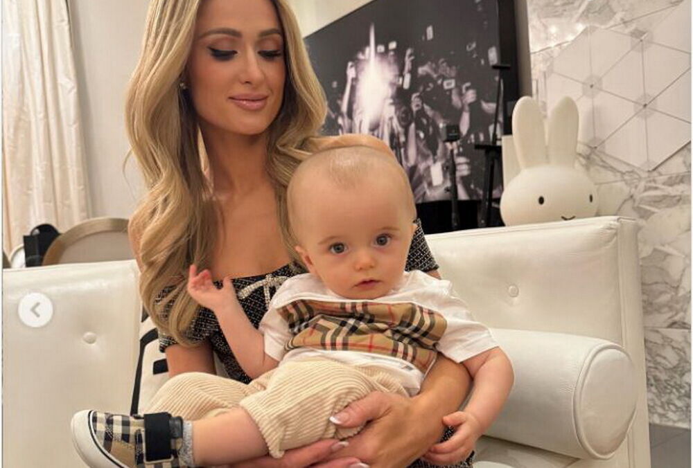 Періс Хілтон емоційно відповіла на критику фото із сином