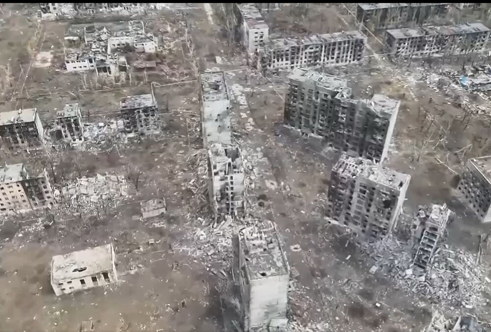 Росія повністю розбомбила Торецьк: фото, відео